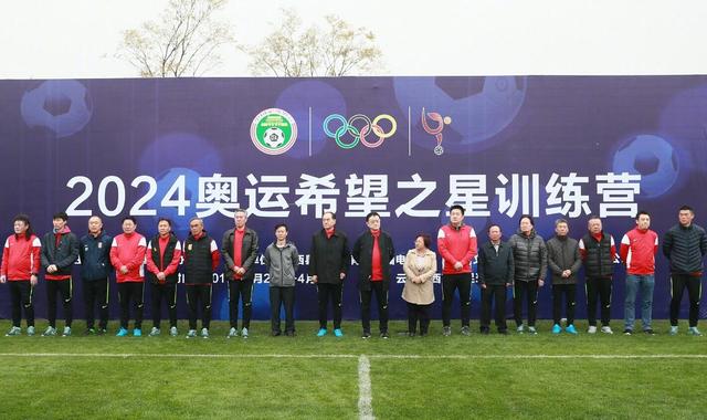 双腿打开被挠毛笔调教小说