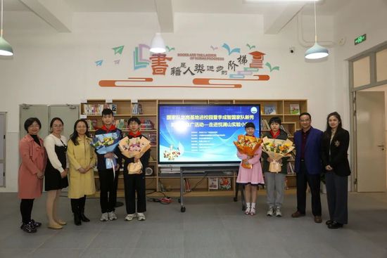 落入继母丝袜圈套成为她的泄欲工具