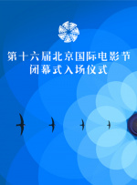 充满了泡沫的浴室